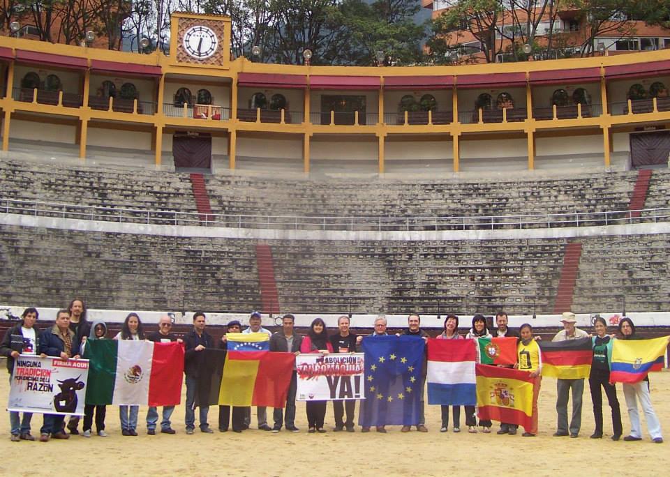 Líderes de la Red Internacional Antitaurina en Bogotá (Colombia) en 2013